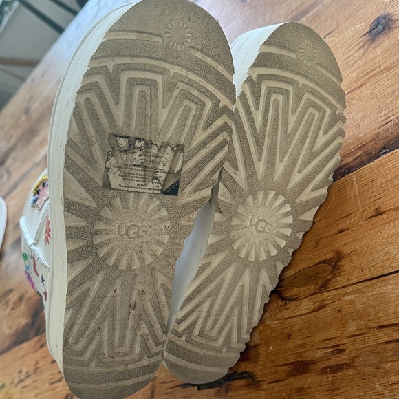 UGG Humberto Cruz Graphic Platform Boots - Picture 6 of 6